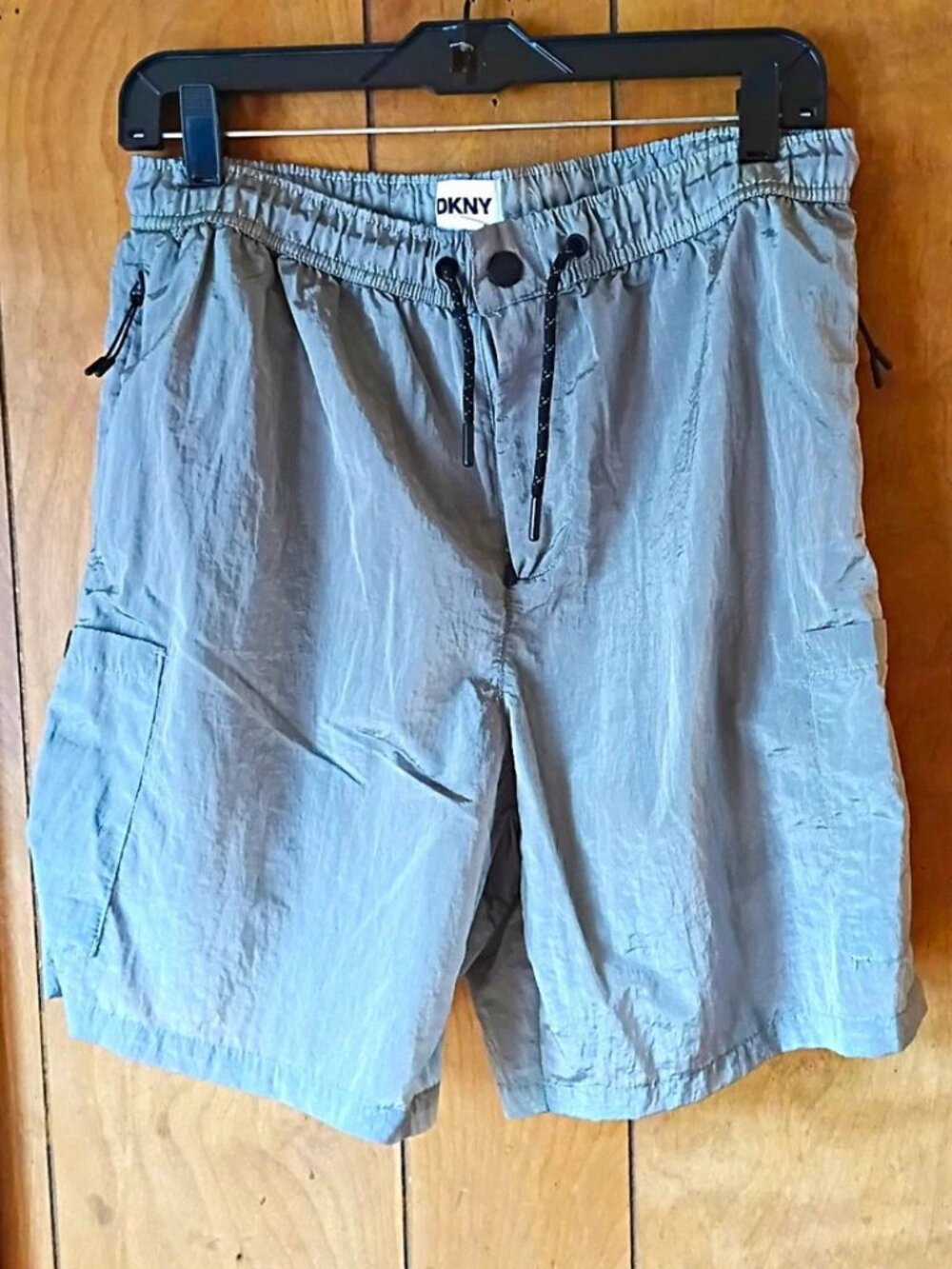 DKNY Men’s Nylon Cargo Shorts Size M Gray Drawstring Elastic Waist Zip Pockets